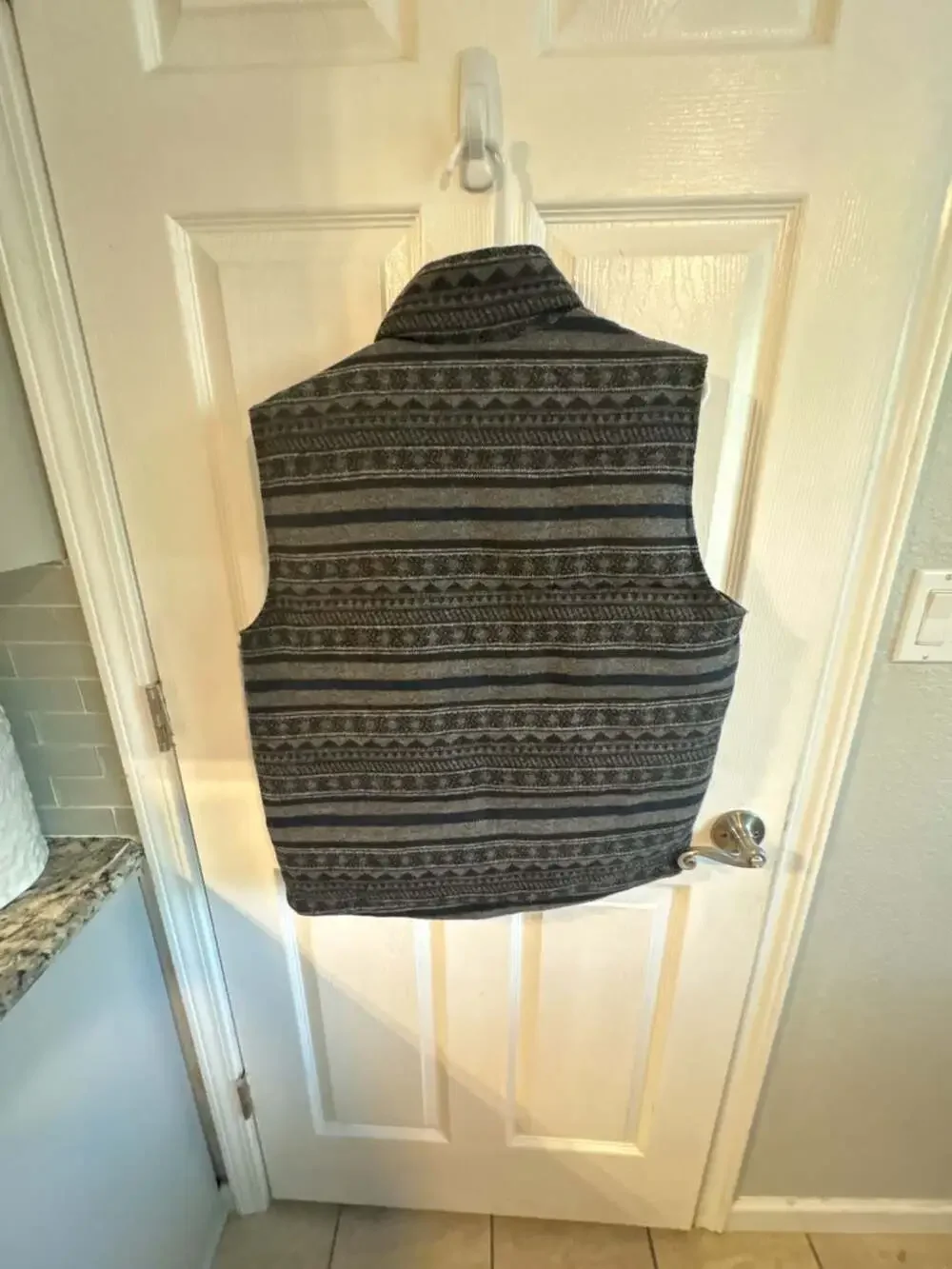 American Eagle Outfitters Men's Full Zip Fair Isle Pattern Fleece Lined Vest
